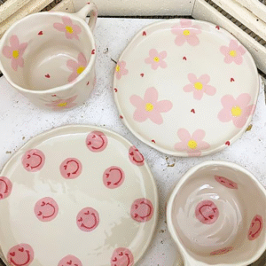 ورشة رسم على السيراميك