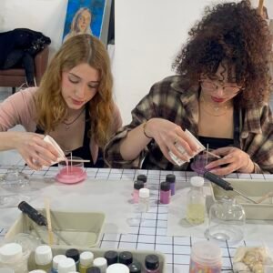 تعلّم فن صناعة الشموع