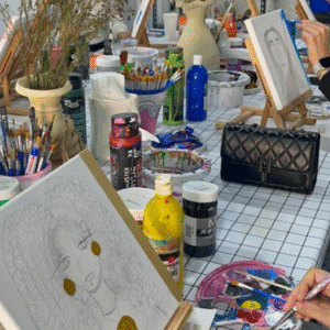 ورشة فنية للرسم على لوحات الكانفاس