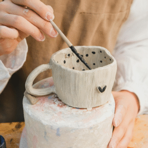 تجربة رسم على الفخار