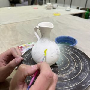 تجربة رسم على الفخار