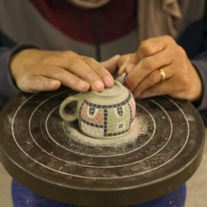 تجربة رسم على الفخار