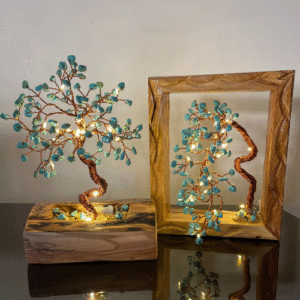 قاعدة او اطار من خشب الزيتون الطبيعي يحتضن شجرة مضيئة من الأحجار الكريمة