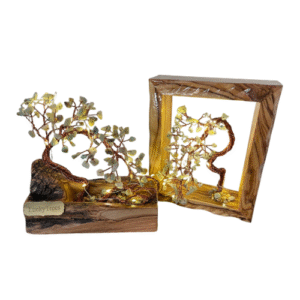 اطار من خشب الزيتون الطبيعي يحتضن شجرة مضيئة من الأحجار الكريمة