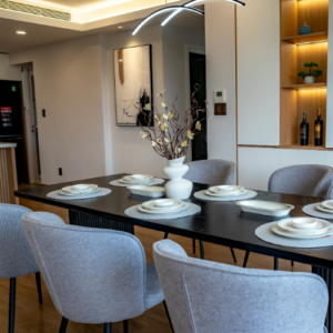 Kitchen & Dining